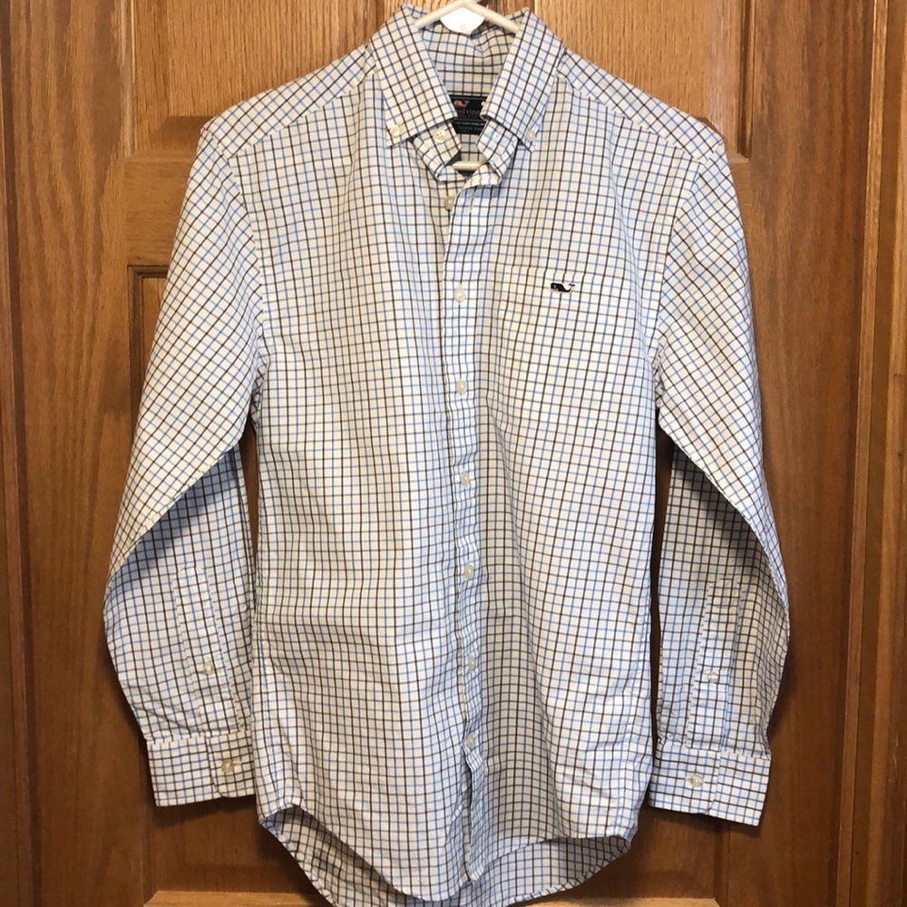 Vineyard vines button down shirt